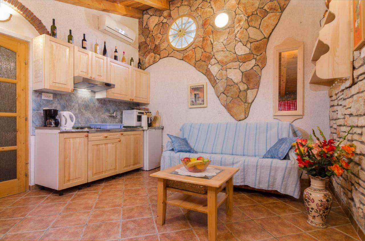 Apartments Marija & Pepa Ровин Екстериор снимка